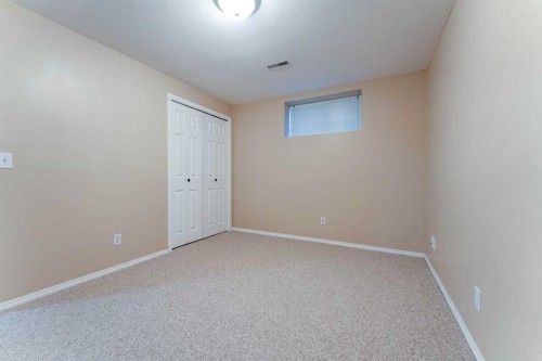 80 S 50 W, Raymond, AB - Indoor Photo Showing Other Room