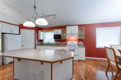 80 S 50 W, Raymond, AB - Indoor Photo Showing Kitchen