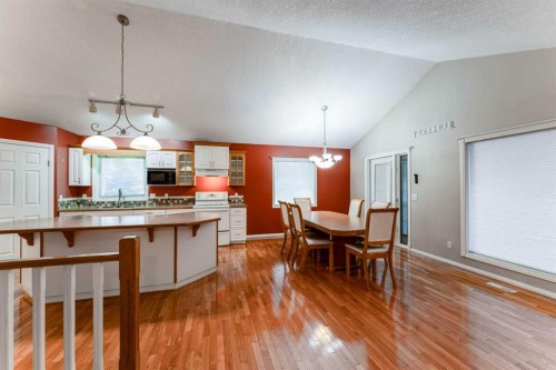80 S 50 W, Raymond, AB - Indoor Photo Showing Dining Room