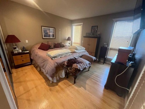 97 Ridgewood Crescent West, Lethbridge, AB - Indoor Photo Showing Bedroom