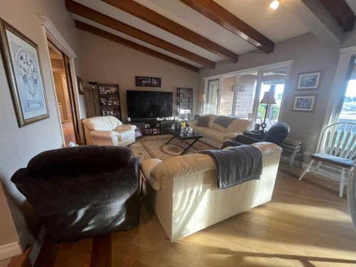 97 Ridgewood Crescent West, Lethbridge, AB - Indoor Photo Showing Living Room