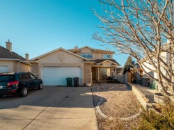 10 Fairmont Crescent SOUTH Lethbridge, AB T1K 7G3