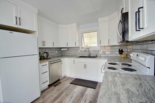 5818 53 Street, Taber, AB - Indoor Photo Showing Kitchen With Double Sink