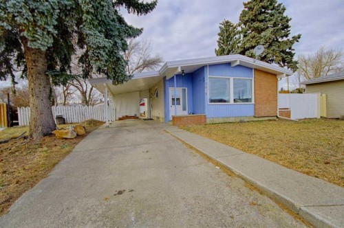 5818 53 Street, Taber, AB - Outdoor