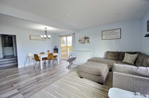 5818 53 Street, Taber, AB - Indoor Photo Showing Living Room
