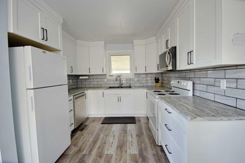 5818 53 Street, Taber, AB - Indoor Photo Showing Kitchen