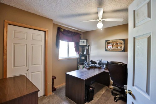 105 Aspen Way, Vulcan, AB - Indoor Photo Showing Office