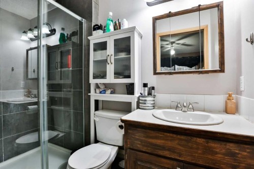 105 Aspen Way, Vulcan, AB - Indoor Photo Showing Bathroom