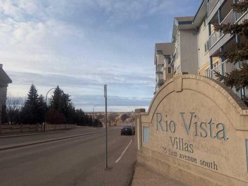 208-75 1 Avenue SOUTH Lethbridge, AB T1J 4R2