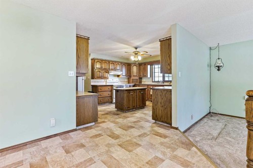 137 Edgewood Boulevard West, Lethbridge, AB - Indoor