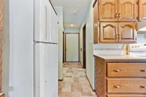 137 Edgewood Boulevard West, Lethbridge, AB - Indoor