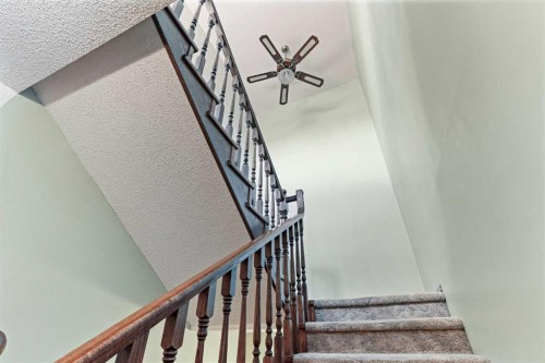 137 Edgewood Boulevard West, Lethbridge, AB - Indoor Photo Showing Other Room