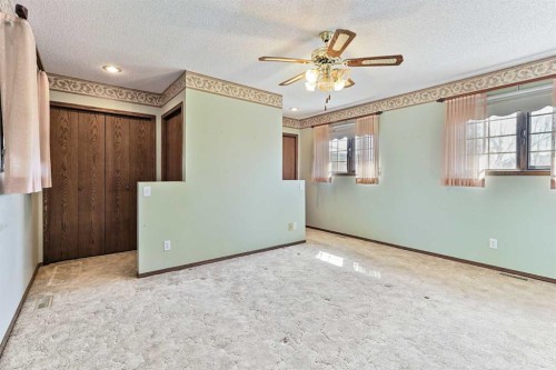 137 Edgewood Boulevard West, Lethbridge, AB - Indoor Photo Showing Other Room