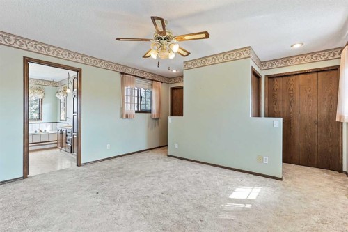 137 Edgewood Boulevard West, Lethbridge, AB - Indoor Photo Showing Other Room