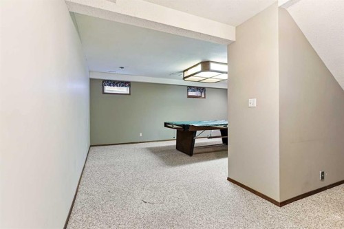 137 Edgewood Boulevard West, Lethbridge, AB - Indoor Photo Showing Other Room