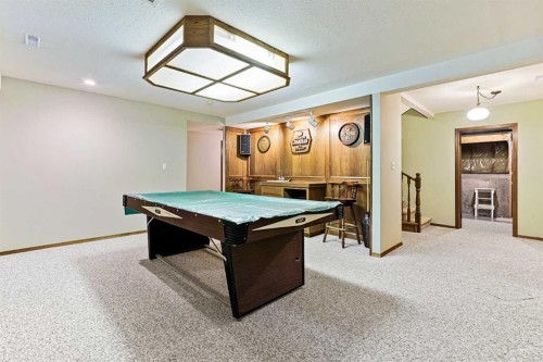 137 Edgewood Boulevard West, Lethbridge, AB - Indoor Photo Showing Other Room