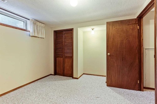 137 Edgewood Boulevard West, Lethbridge, AB - Indoor Photo Showing Other Room