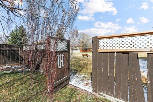 137 Edgewood Boulevard West, Lethbridge, AB - Outdoor