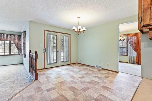 137 Edgewood Boulevard West, Lethbridge, AB - Indoor Photo Showing Other Room