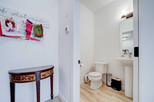 75 Blackwolf Pass North, Lethbridge, AB - Indoor Photo Showing Bathroom