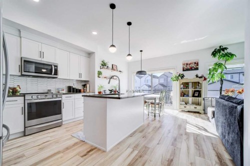 75 Blackwolf Pass North, Lethbridge, AB - Indoor Photo Showing Kitchen With Upgraded Kitchen