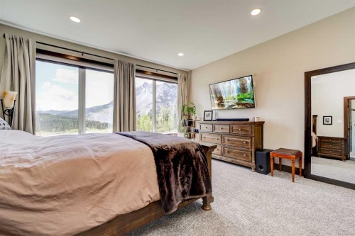 2616 Valley Ridge Drive, Frank, AB - Indoor Photo Showing Bedroom