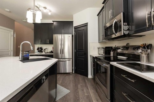 753 Twinriver Loop West, Lethbridge, AB - Indoor Photo Showing Kitchen With Upgraded Kitchen