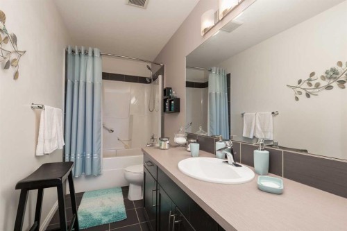 753 Twinriver Loop West, Lethbridge, AB - Indoor Photo Showing Bathroom