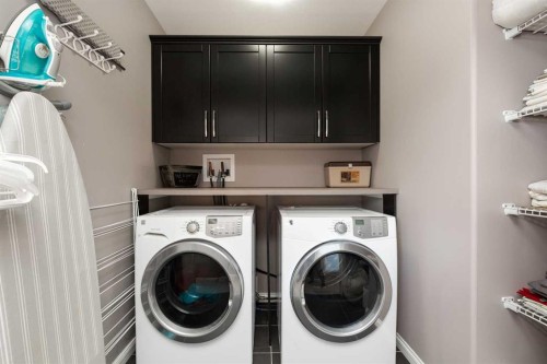 753 Twinriver Loop West, Lethbridge, AB - Indoor Photo Showing Laundry Room