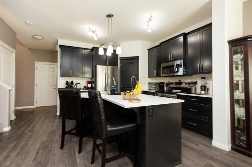 753 Twinriver Loop West, Lethbridge, AB - Indoor Photo Showing Kitchen With Upgraded Kitchen