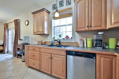 501 6 Avenue, Warner, AB - Indoor Photo Showing Kitchen With Double Sink
