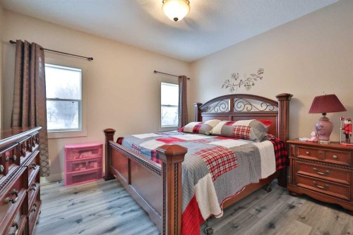501 6 Avenue, Warner, AB - Indoor Photo Showing Bedroom