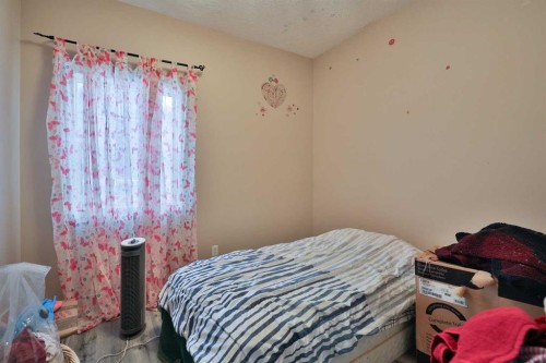 501 6 Avenue, Warner, AB - Indoor Photo Showing Bedroom