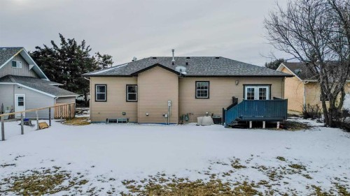 501 6 Avenue, Warner, AB - Outdoor