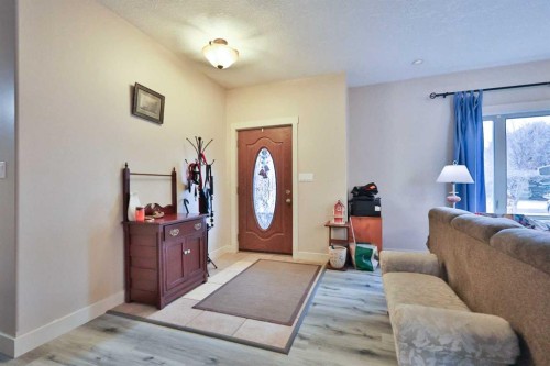 501 6 Avenue, Warner, AB - Indoor