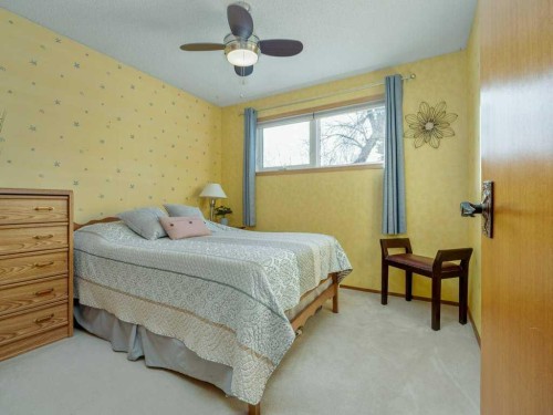 2017 16 Street North, Lethbridge, AB - Indoor Photo Showing Bedroom
