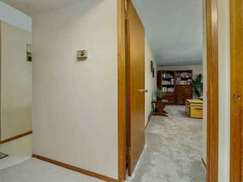 2017 16 Street North, Lethbridge, AB - Indoor Photo Showing Other Room