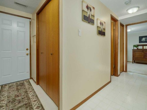 2017 16 Street North, Lethbridge, AB - Indoor Photo Showing Other Room