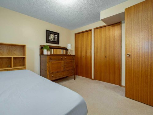 2017 16 Street North, Lethbridge, AB - Indoor Photo Showing Bedroom