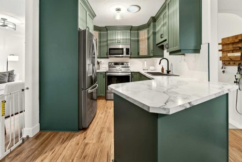 2202 6 Avenue North, Lethbridge, AB - Indoor Photo Showing Kitchen With Upgraded Kitchen