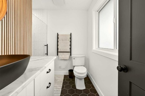 2202 6 Avenue North, Lethbridge, AB - Indoor Photo Showing Bathroom