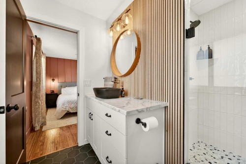 2202 6 Avenue North, Lethbridge, AB - Indoor Photo Showing Bathroom