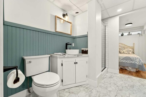 2202 6 Avenue North, Lethbridge, AB - Indoor Photo Showing Bathroom