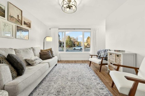 2202 6 Avenue North, Lethbridge, AB - Indoor Photo Showing Living Room