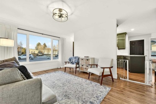 2202 6 Avenue North, Lethbridge, AB - Indoor Photo Showing Living Room