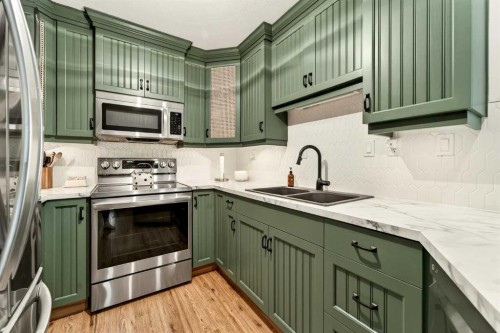 2202 6 Avenue North, Lethbridge, AB - Indoor Photo Showing Kitchen With Double Sink With Upgraded Kitchen