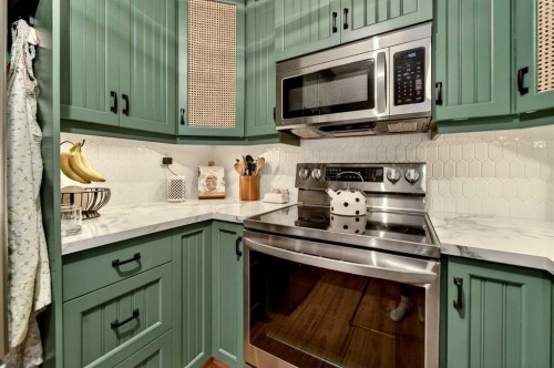 2202 6 Avenue North, Lethbridge, AB - Indoor Photo Showing Kitchen