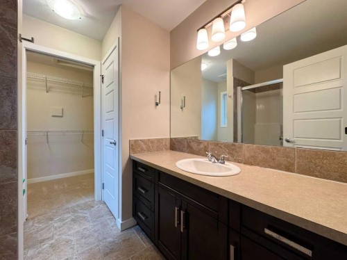 317 Moonlight Way West, Lethbridge, AB - Indoor Photo Showing Bathroom