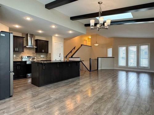 317 Moonlight Way West, Lethbridge, AB - Indoor Photo Showing Kitchen With Upgraded Kitchen