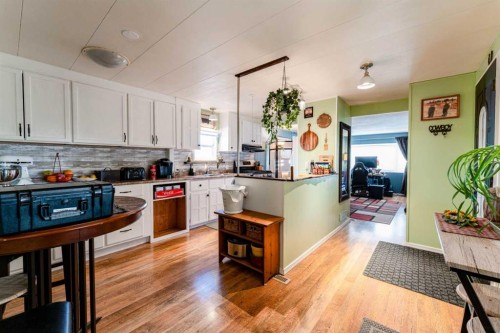 104 2Nd Street, Warner, AB - Indoor Photo Showing Kitchen